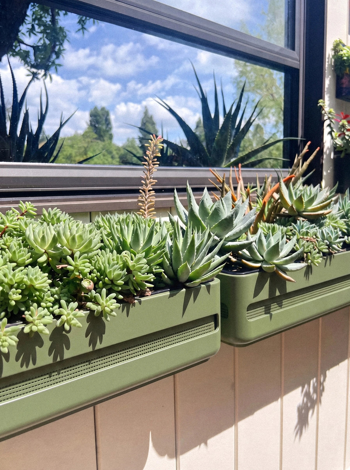 Vented Rail Planter